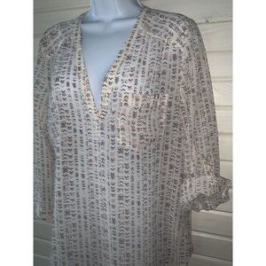 Maurices Sz MEDIUM Ivory Chevron Geometric Split Neck Popover Blouse Top EUC